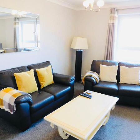 Beautiful 3 Bedroom Apt, Mins From Glasgow Airport, M8 & Sec Paisley Dış mekan fotoğraf