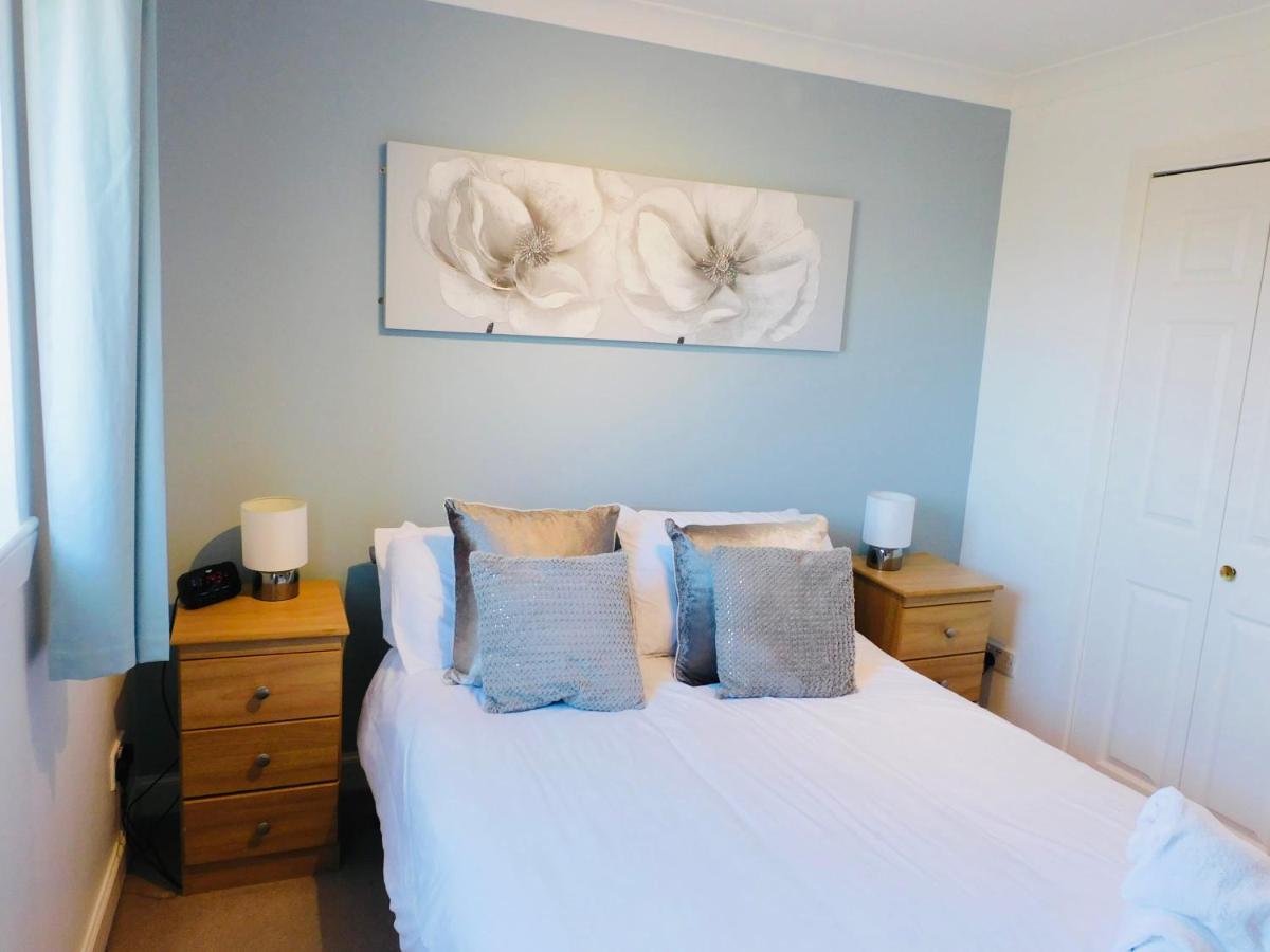Beautiful 3 Bedroom Apt, Mins From Glasgow Airport, M8 & Sec Paisley Dış mekan fotoğraf