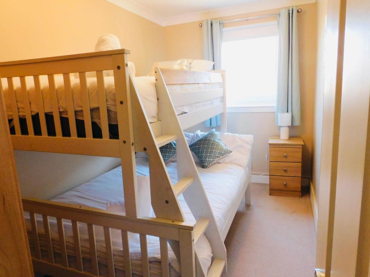 Beautiful 3 Bedroom Apt, Mins From Glasgow Airport, M8 & Sec Paisley Dış mekan fotoğraf
