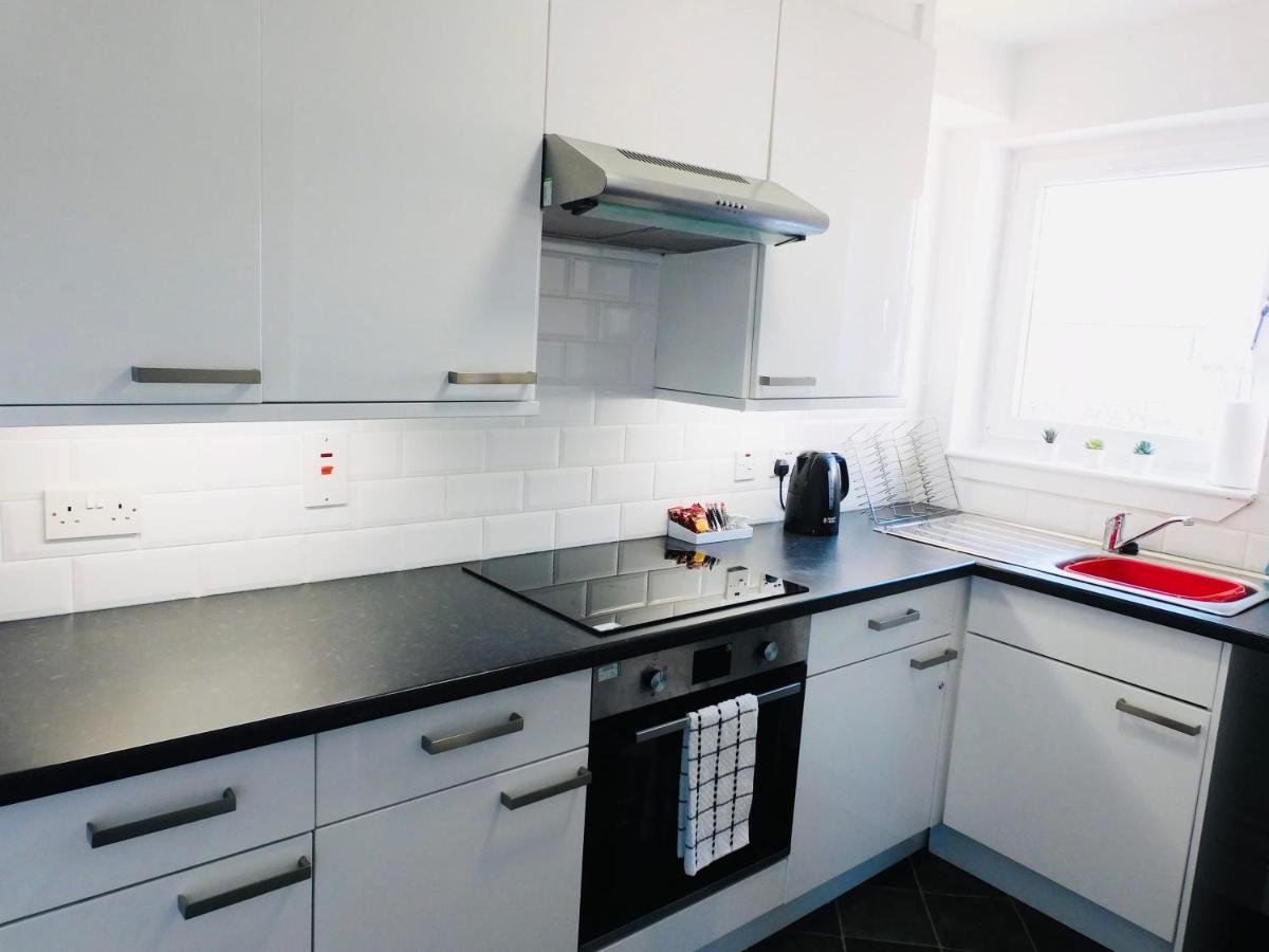 Beautiful 3 Bedroom Apt, Mins From Glasgow Airport, M8 & Sec Paisley Dış mekan fotoğraf