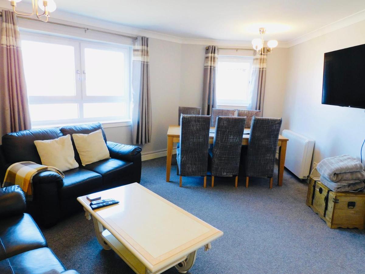 Beautiful 3 Bedroom Apt, Mins From Glasgow Airport, M8 & Sec Paisley Dış mekan fotoğraf