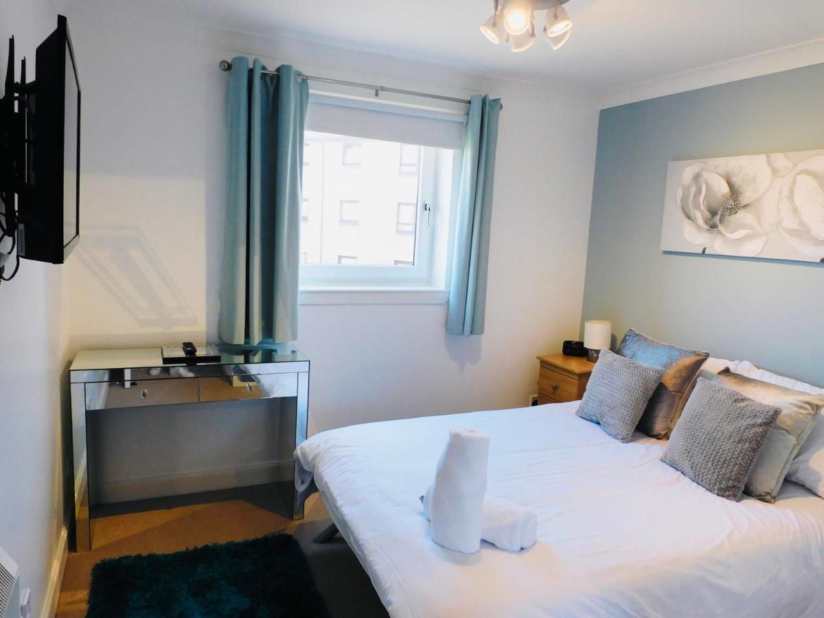 Beautiful 3 Bedroom Apt, Mins From Glasgow Airport, M8 & Sec Paisley Dış mekan fotoğraf
