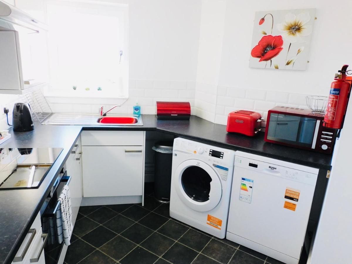 Beautiful 3 Bedroom Apt, Mins From Glasgow Airport, M8 & Sec Paisley Dış mekan fotoğraf