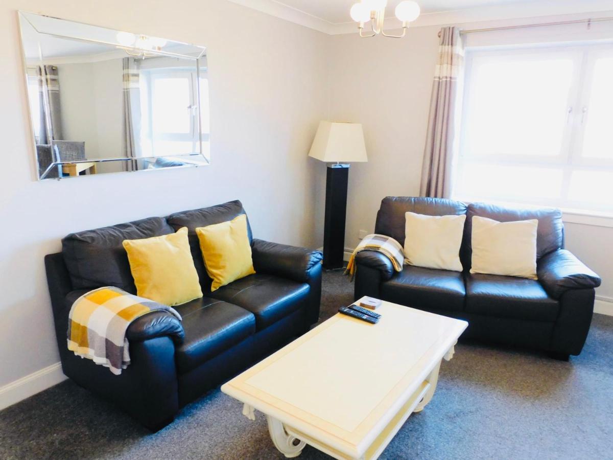 Beautiful 3 Bedroom Apt, Mins From Glasgow Airport, M8 & Sec Paisley Dış mekan fotoğraf