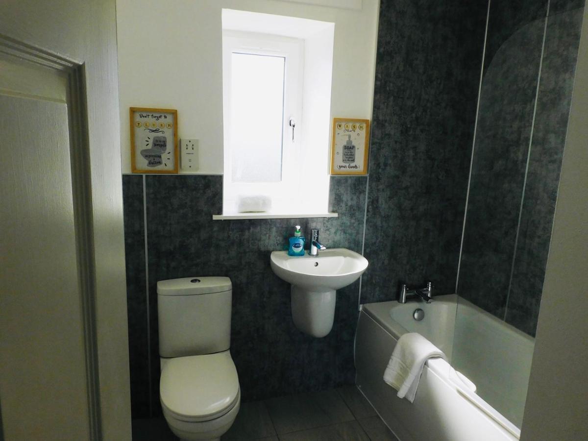 Beautiful 3 Bedroom Apt, Mins From Glasgow Airport, M8 & Sec Paisley Dış mekan fotoğraf